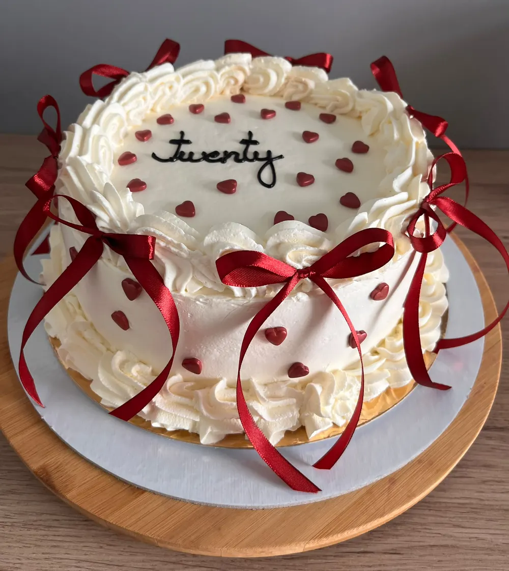 A cake made to order by JuliCake