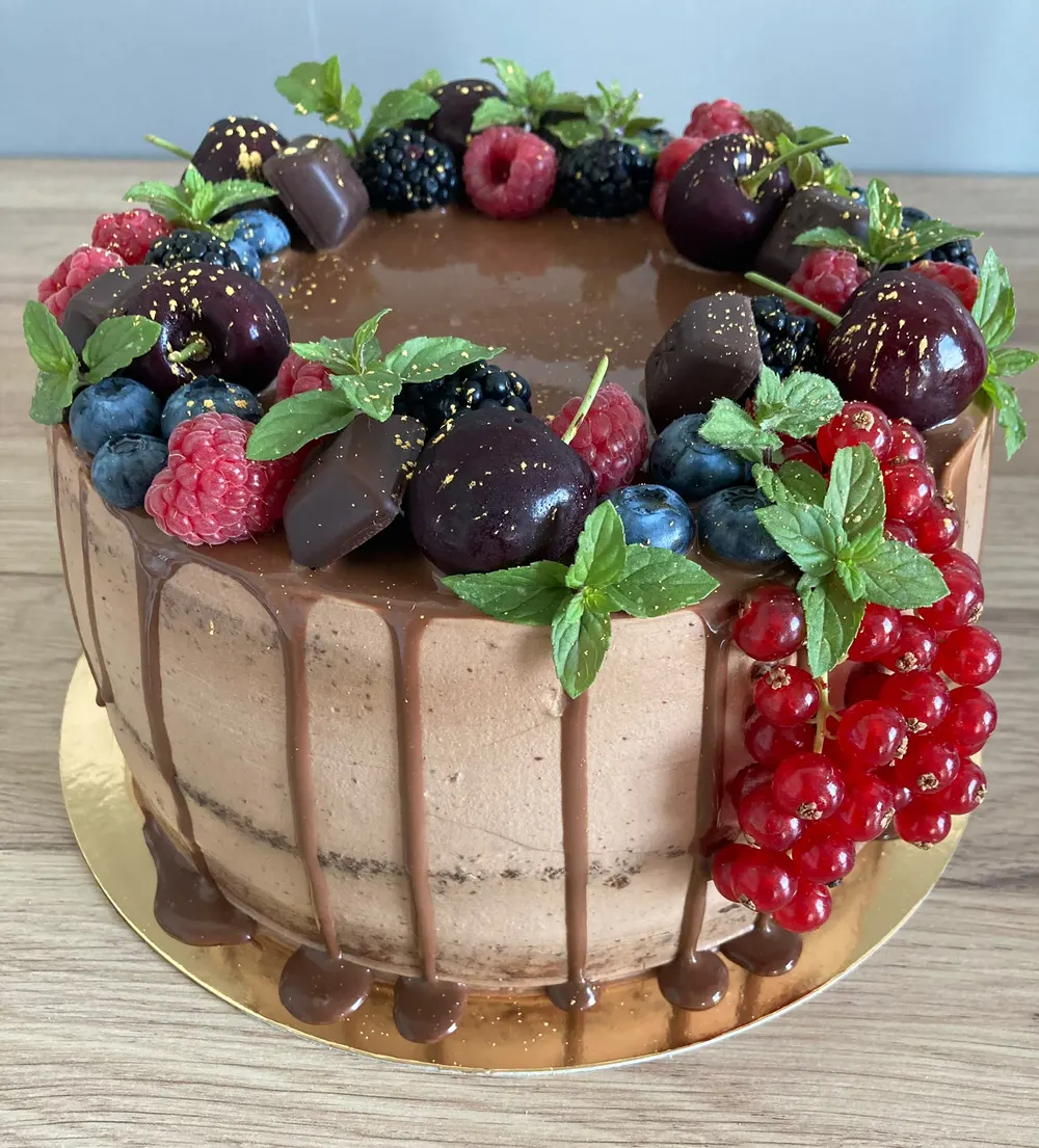 A cake made to order by JuliCake