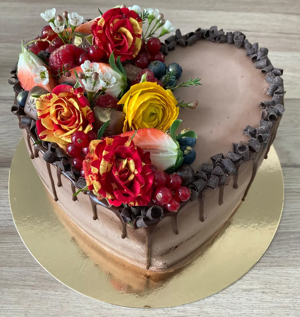 A cake made to order by JuliCake