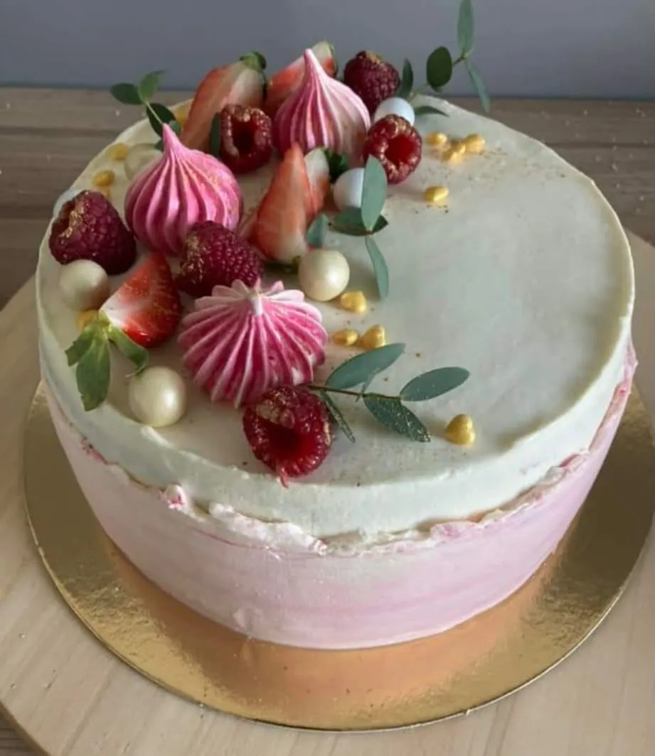 A cake made to order by JuliCake
