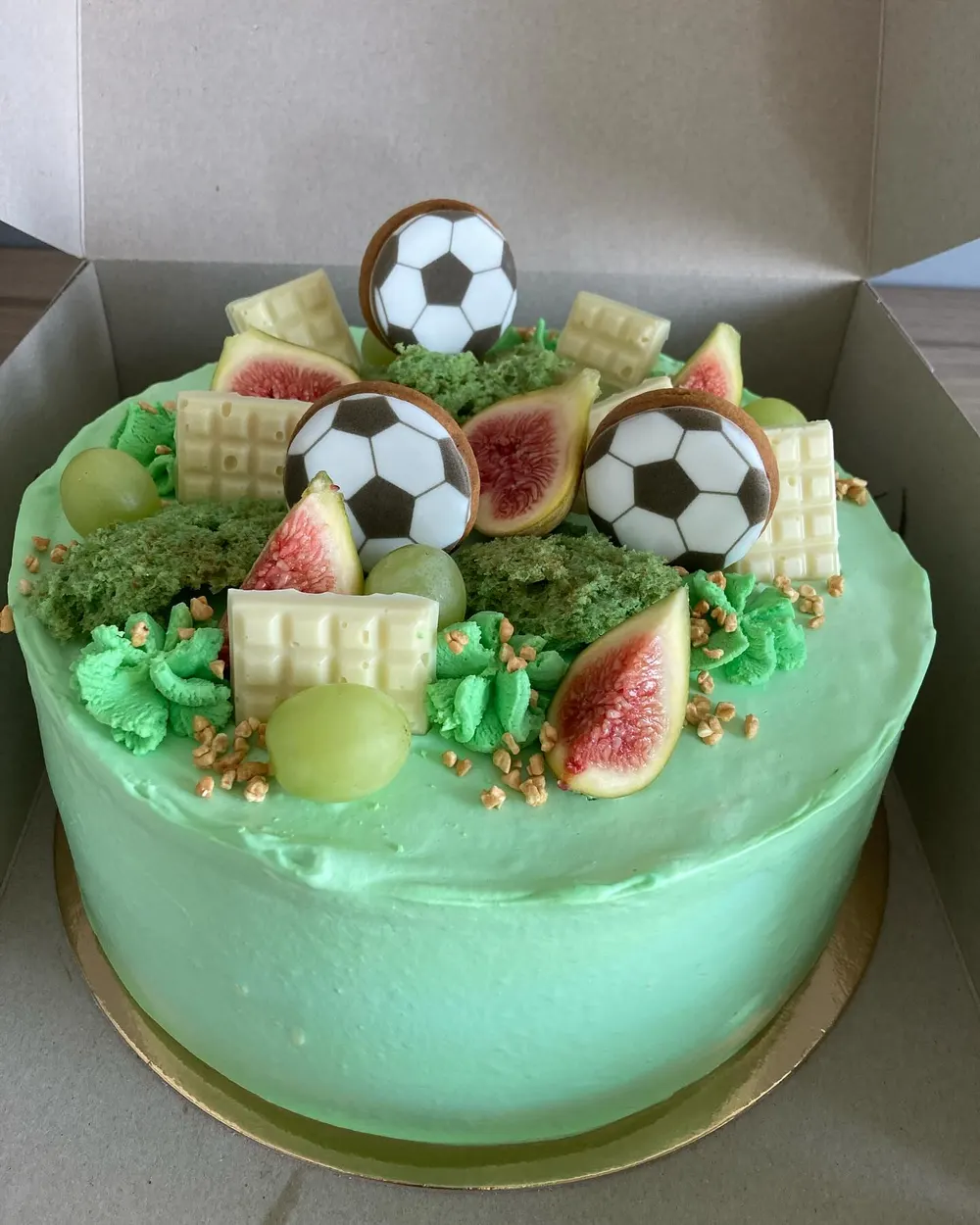 A cake made to order by JuliCake
