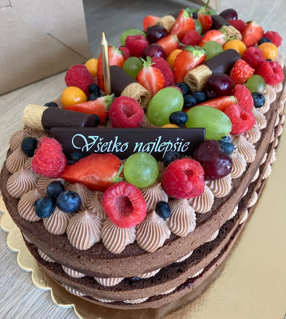 A cake made to order by JuliCake