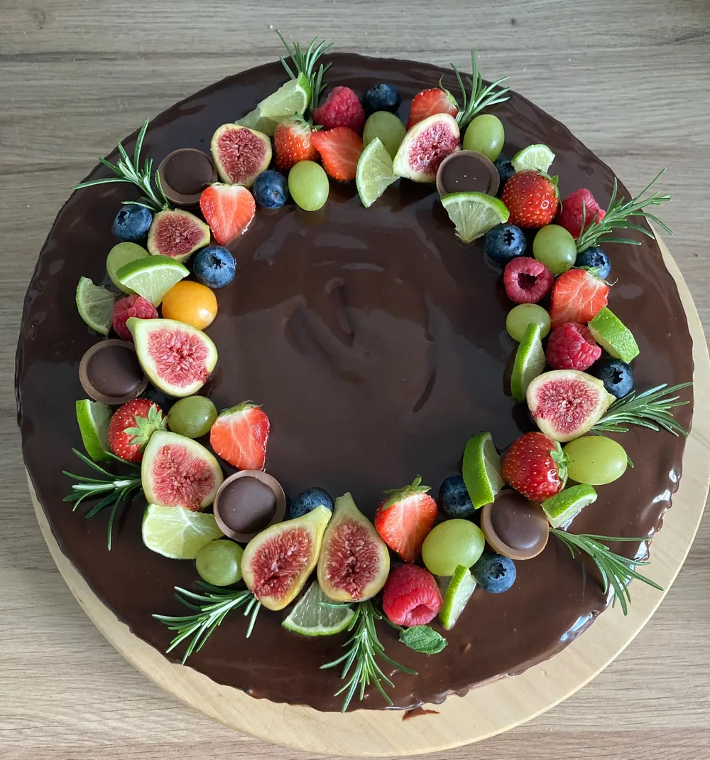 A cake made to order by JuliCake