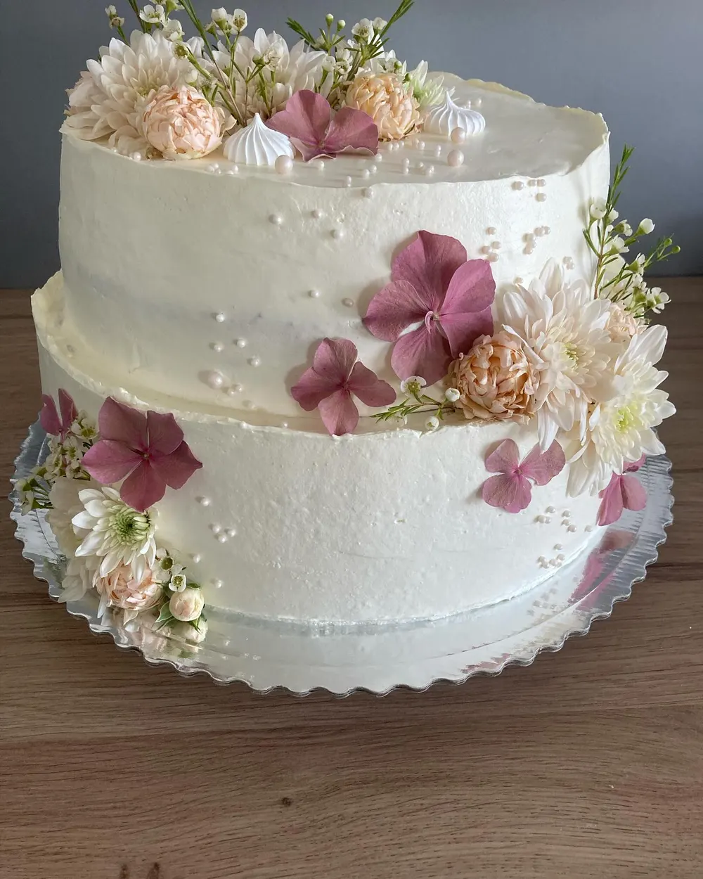 A cake made to order by JuliCake