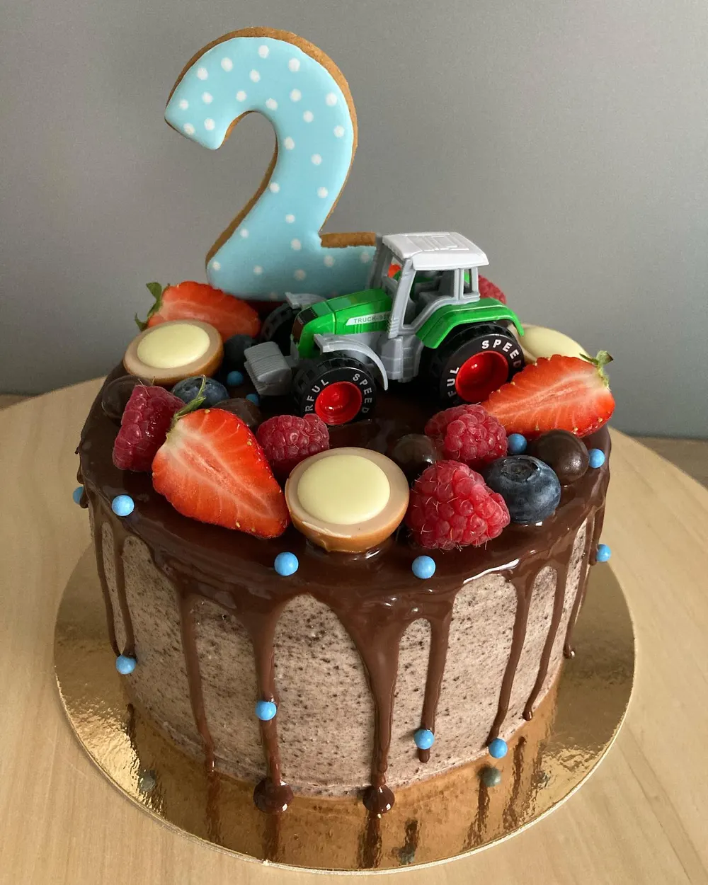 A cake made to order by JuliCake