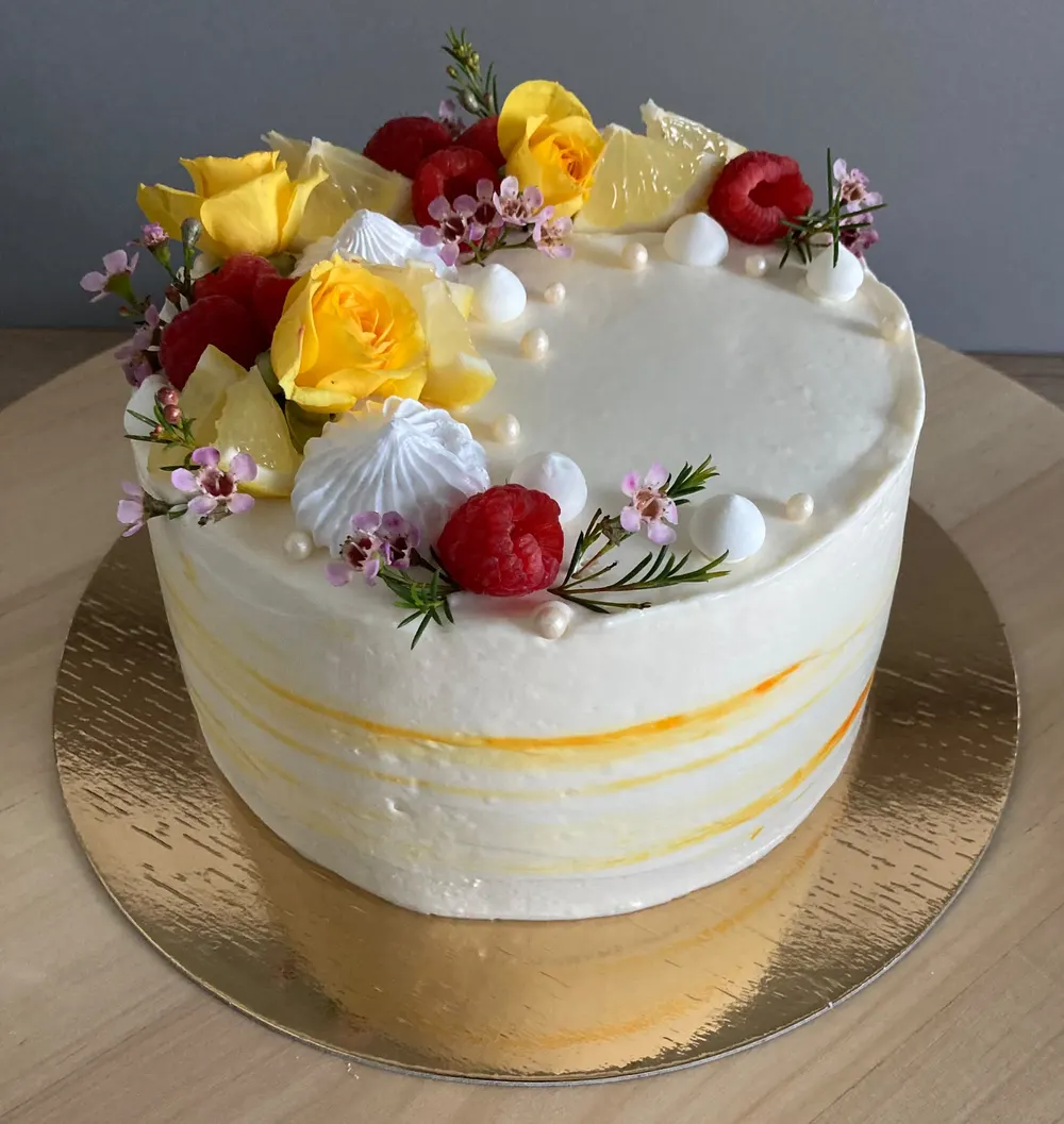 A cake made to order by JuliCake