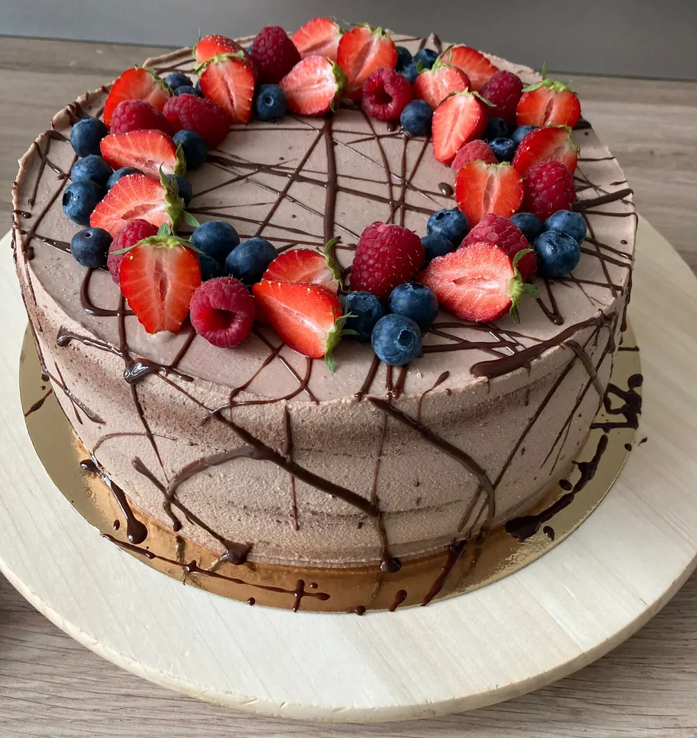 A cake made to order by JuliCake