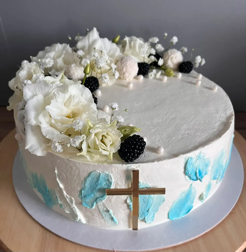 A cake made to order by JuliCake