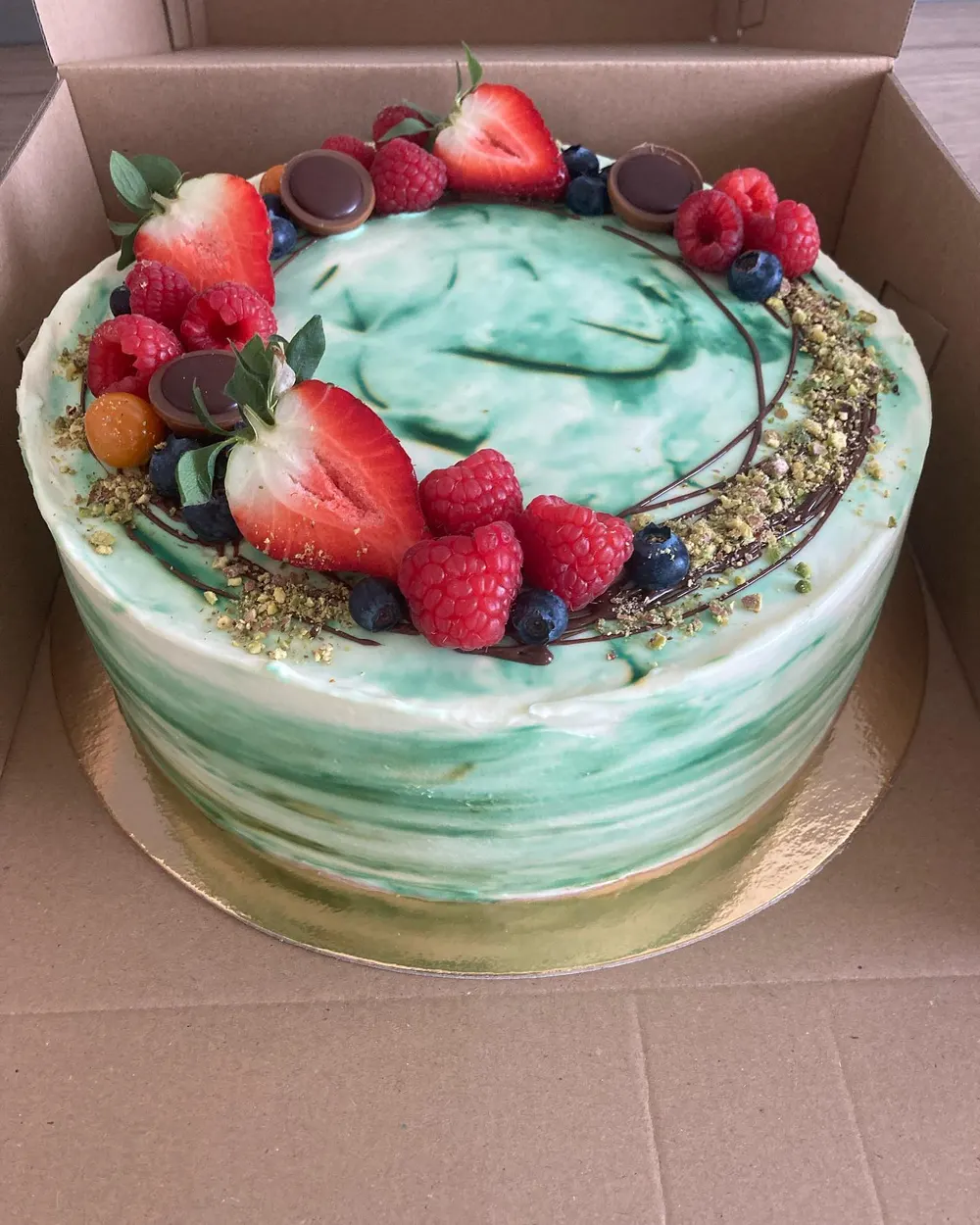 A cake made to order by JuliCake