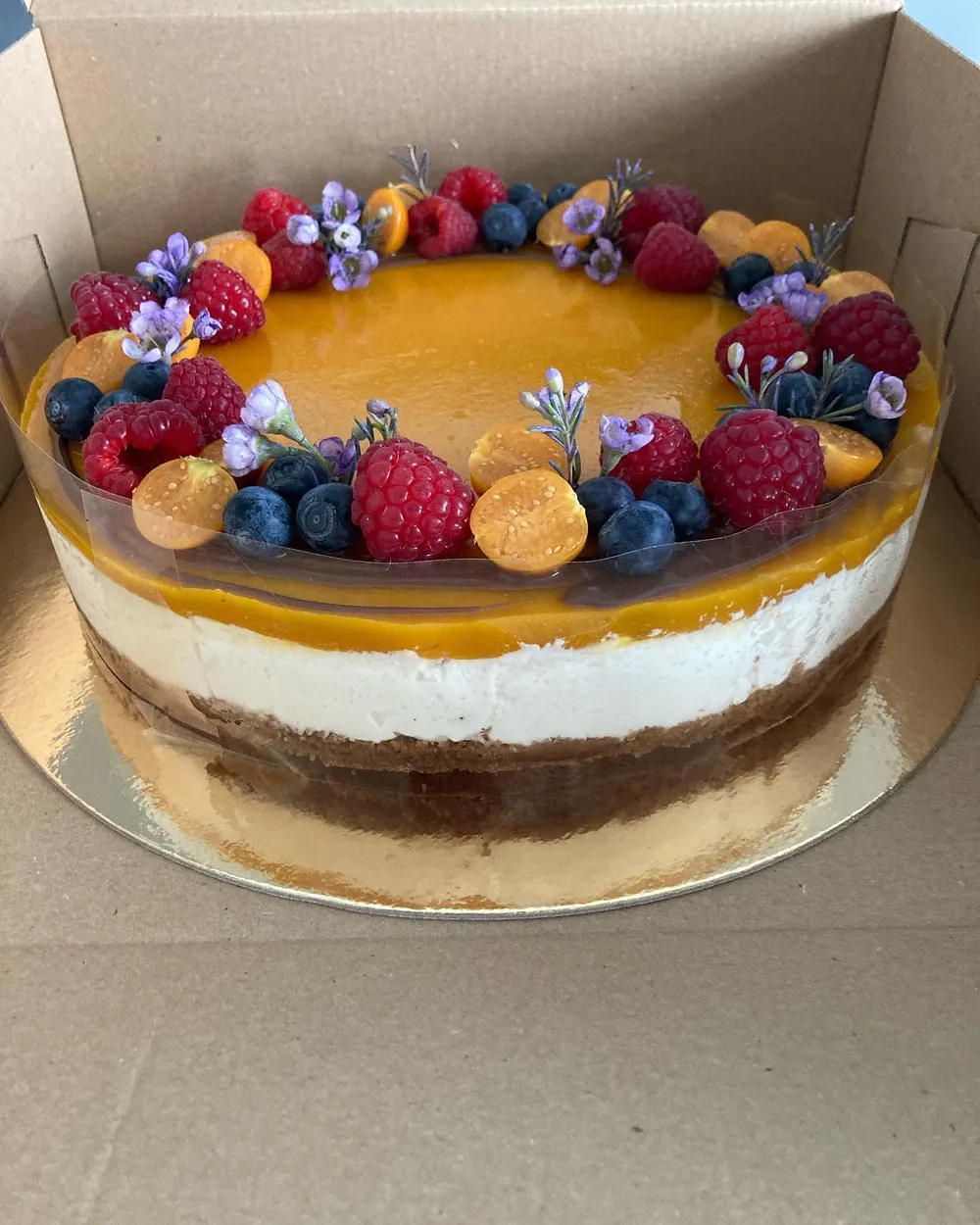A cake made to order by JuliCake