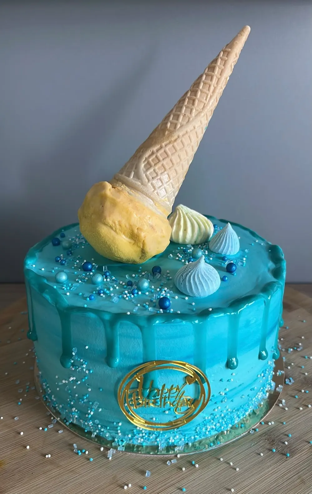 A cake made to order by JuliCake
