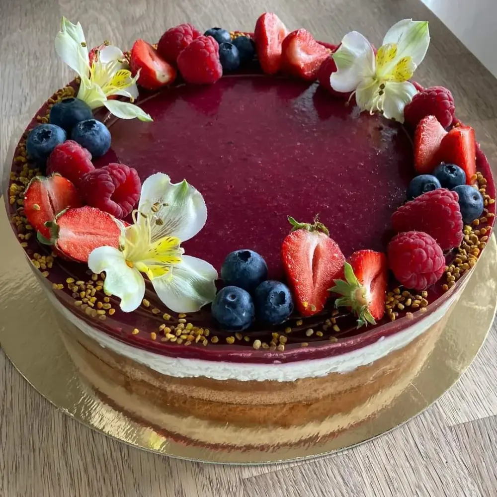 A cake made to order by JuliCake
